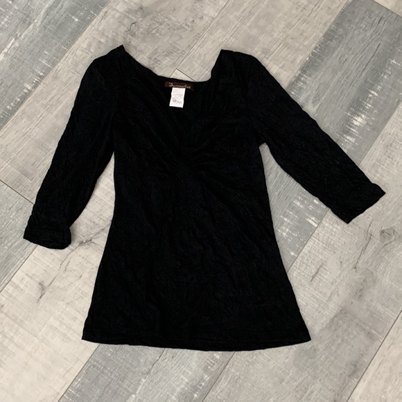 NWOT Surrealist 3/4 sleeve v-neck tee style name Madison - Picture 6 of 7